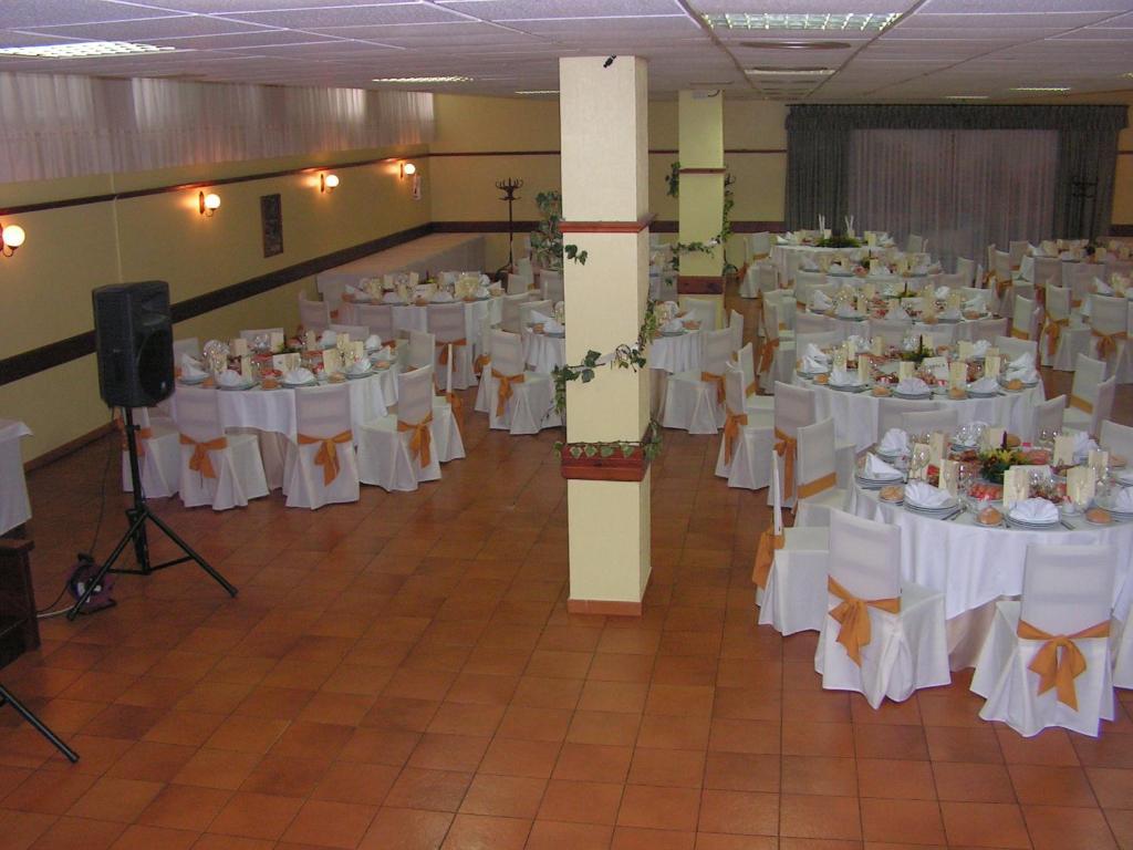 Don Hotel Кангас де Морацо Екстериор снимка